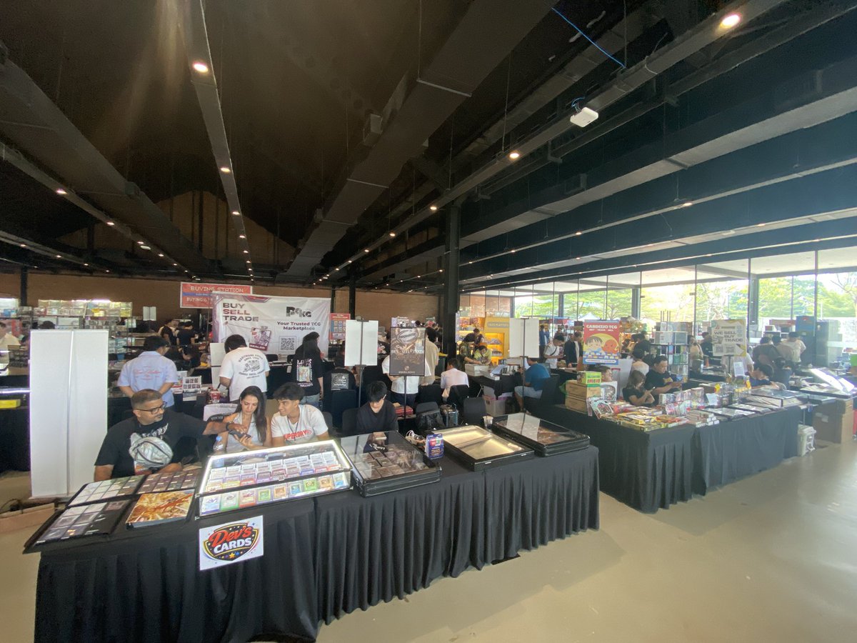 Jhonsmu's tweet photo. 1st time visiting a Pokémon TCG exhibition in Jakarta 😅
#collectorsofindonesia #pokemon https://t.co/Ob6N5yK669