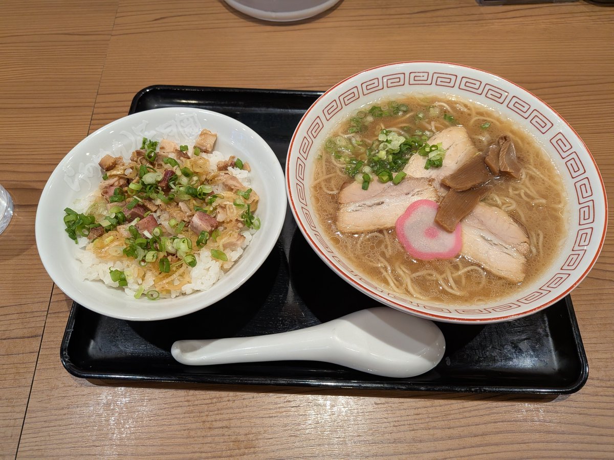 Jz5b1U's tweet photo. バイト終わったので早めにまかないで夜ご飯 https://t.co/DrJGp5LNQI