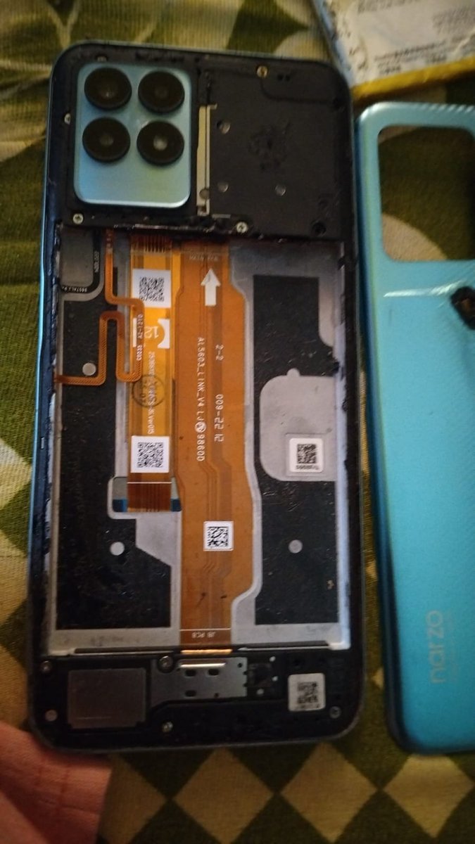 Arzpari's tweet photo. @realmeIndia @realmenarzoIN @madhavsheth1 @jagograhakjago
7 day pass,no money refund/mobile change by the realme after realme Narzo 50 get blast in pocket,I went to realme service centre Bareilly they return mobile,now staff not receiving call no response.
Don't buy realme phone. https://t.co/0c5ng9YRFY