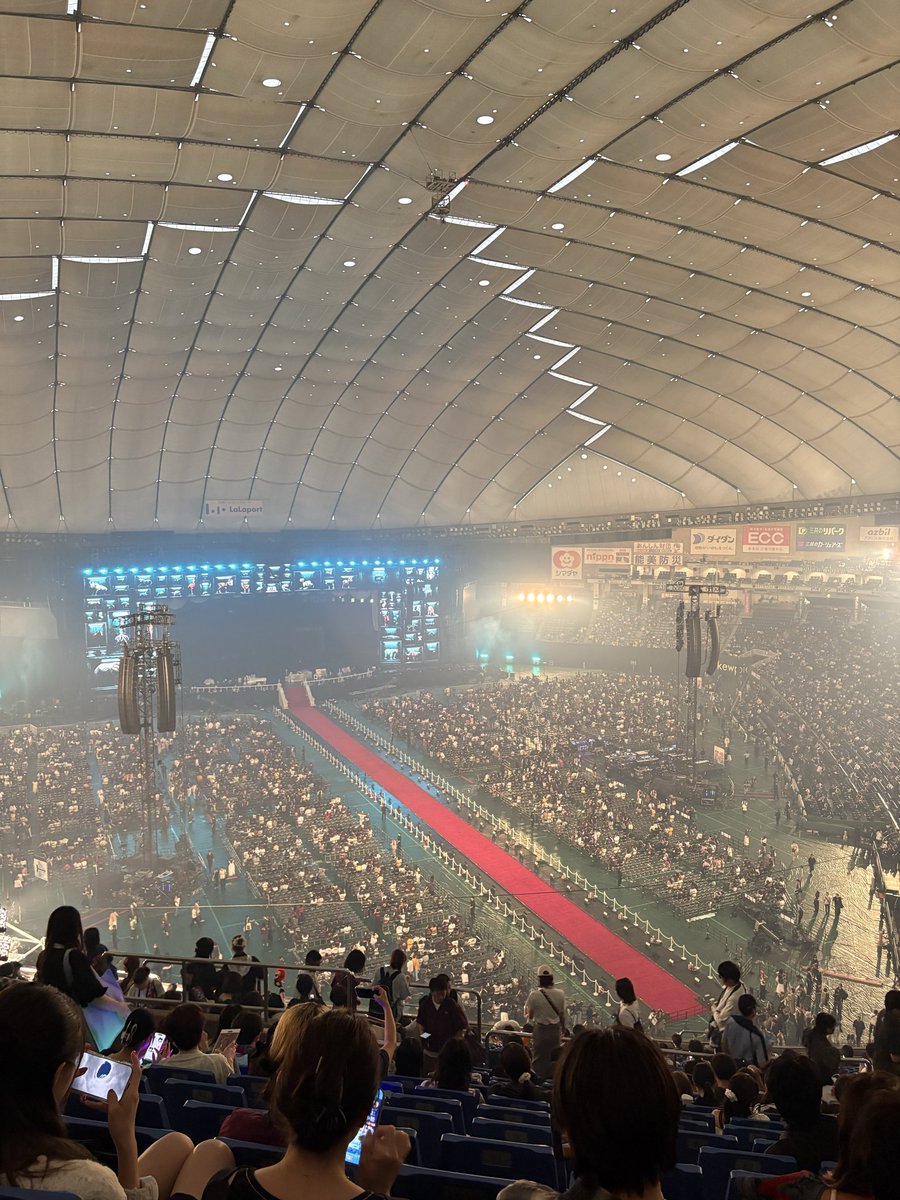 fs_sno22's tweet photo. 思った以上に天井席だった😌😌😌😌
#THECINEMA https://t.co/j5ELDKDpOm