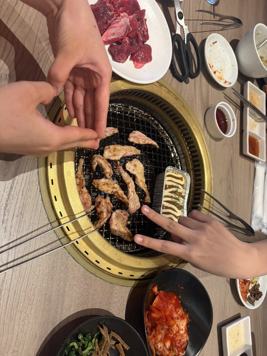 yusa6011's tweet photo. 癖の強いリア友と焼肉！！ https://t.co/hkWTlzvPDG