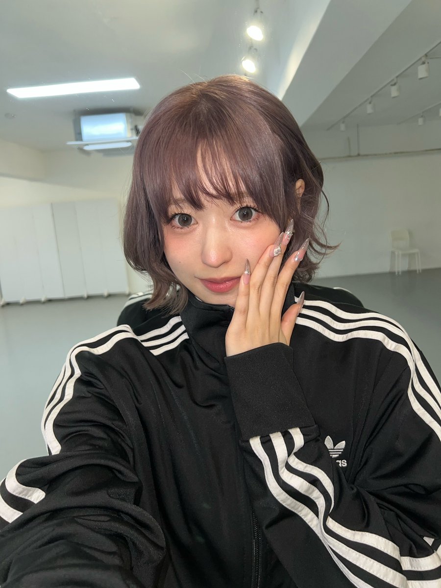 udtt_official's tweet photo. [#리사코]

머리 잘랐어여💇🏻‍♀️ 팬싸인회 재밌었어요🐰💜 우리 자주 볼 수 있으면 좋겠다🫧

#UDTT #우당탕탕소녀단 
#RISAKO https://t.co/XphX3Nnl1c