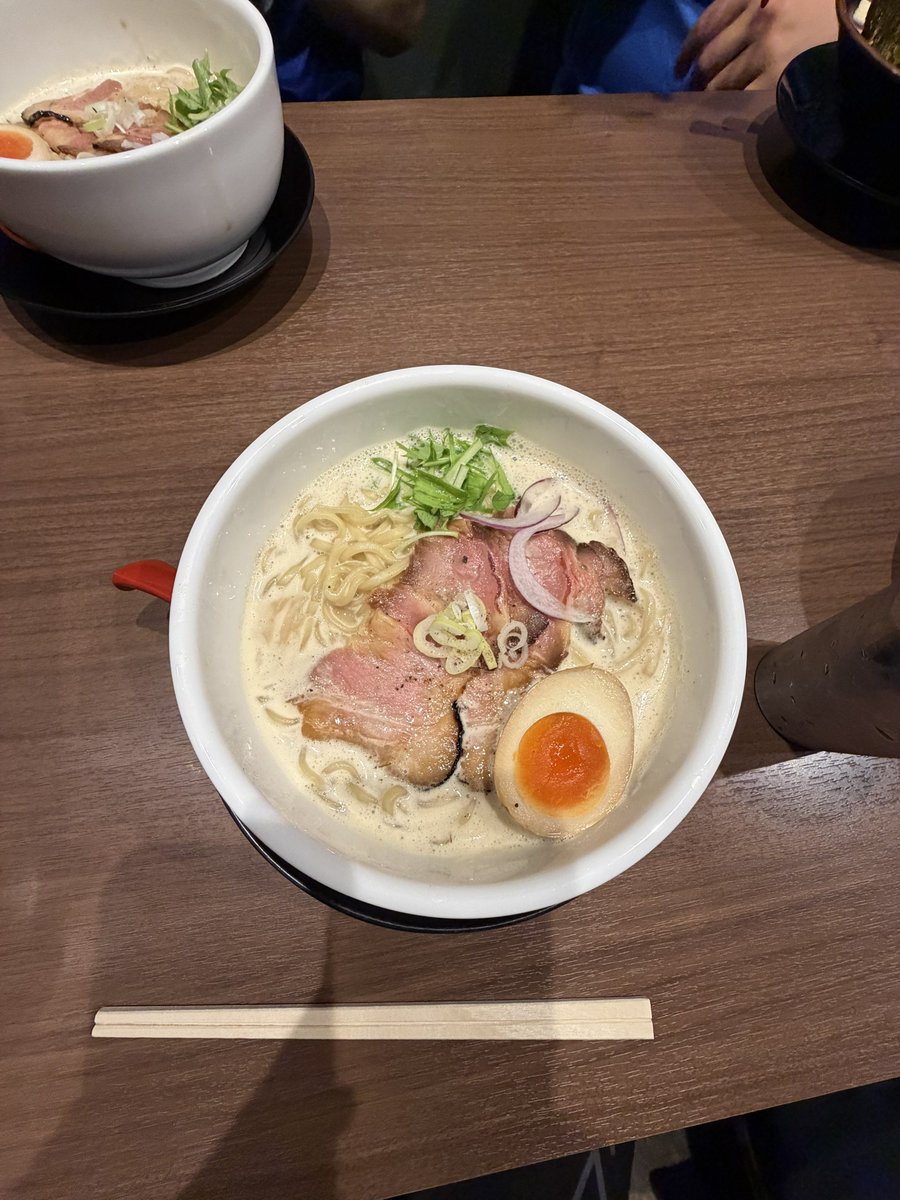lia5ngs's tweet photo. 深夜の3時に牛丼食ったし、ジャグラー飲んでも勝つことはできないし https://t.co/0qKjYstSV5