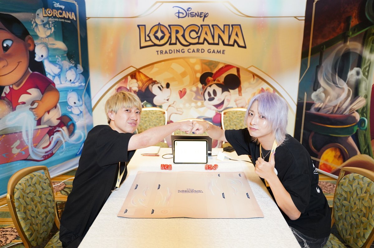 DisneyLOR_JP's tweet photo. ディズニーロルカナ 日本一決定戦 2026🏆​

決勝戦は
「ルビー/サファイア」むっしーマウス選手！
「エメラルド/スティール」しゆ選手！

配信開始しました🔥

#ロルカナ日本一 ​

📺配信中
https://t.co/F0ua3nVO6b https://t.co/lxreTHO9Lq