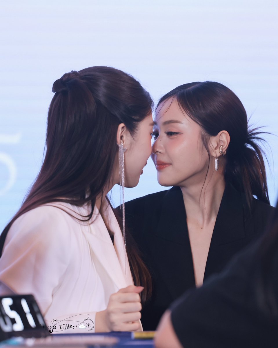 Lin_Linyn's tweet photo. Kiss kiss😘😘😘
OOMBAM 1ST FANSIGN SH
#OomBamFulfillShanghai
#อุ้มแบม #OomBam https://t.co/07NJZwqySM