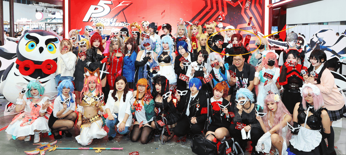 TTamsri's tweet photo. Just wrapped up an amazing day at the comic con! Met my favorite cosplayers, grabbed exclusive merch and can’t wait for next year’s event https://t.co/NNRgE7tHUR
