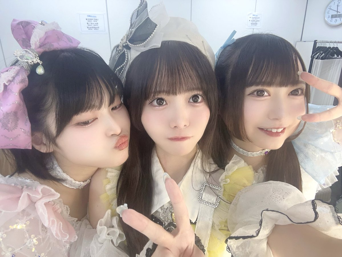 _monmonmon_7's tweet photo. にゃんと莉佳子ちゃんに会えたぞー！🫶🏻🫶🏻
楽屋一緒だったの😸
あいみゅうちゃんたちみんなお話してくれてうれしい🎶また一緒にライブもしたいし遊びたい！ https://t.co/0gFQ2fLmM3