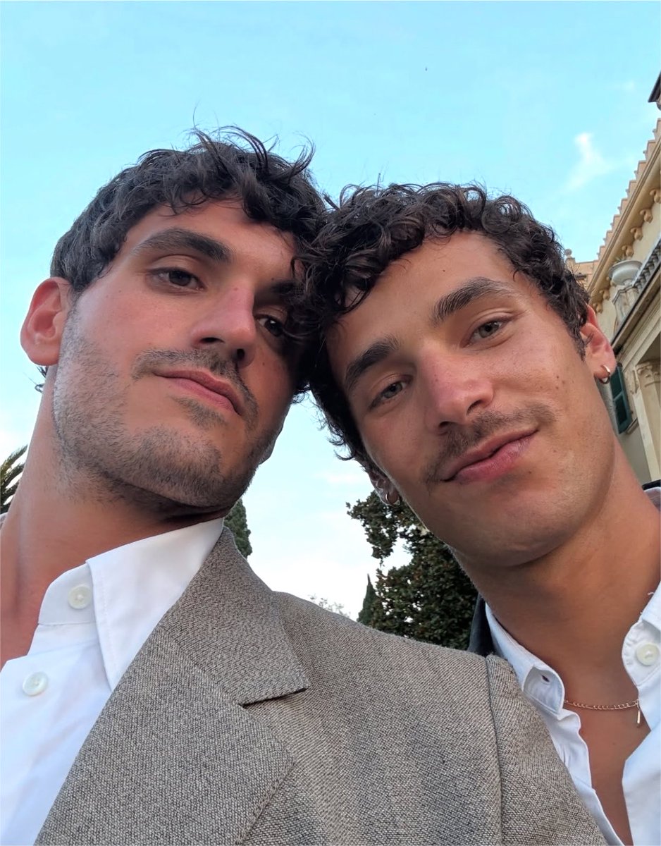 tilux7i's tweet photo. He deleted every post of them together except these ones 😢😢😢💔 https://t.co/BGKcl0TeIe