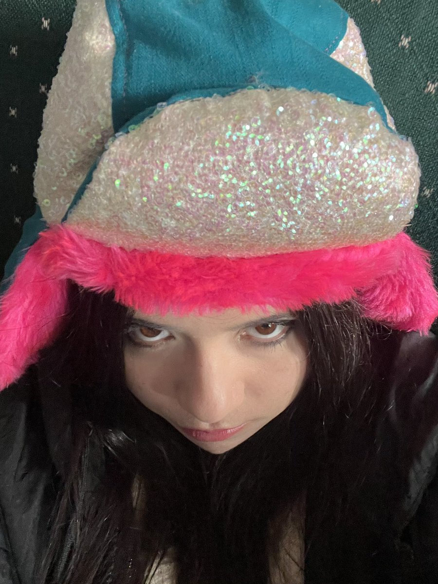 KRIXXIRA's tweet photo. yea hat https://t.co/pZRn2YRCqI