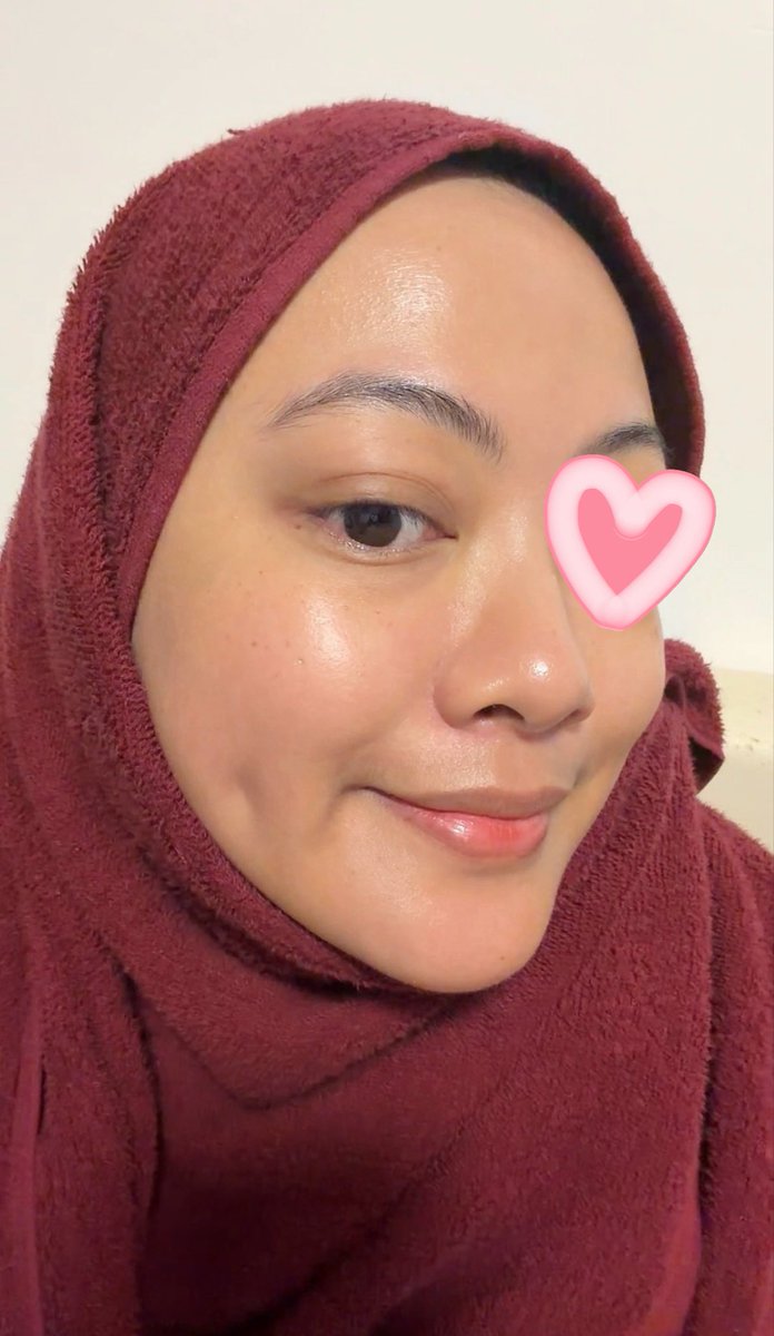 cikinsopee's tweet photo. Semua pun kita pakai 🫶🏻 Tapi jap, aku share mana skincare yang actually worth it untuk FOMO 😘💕 https://t.co/pLgCHLRpfe