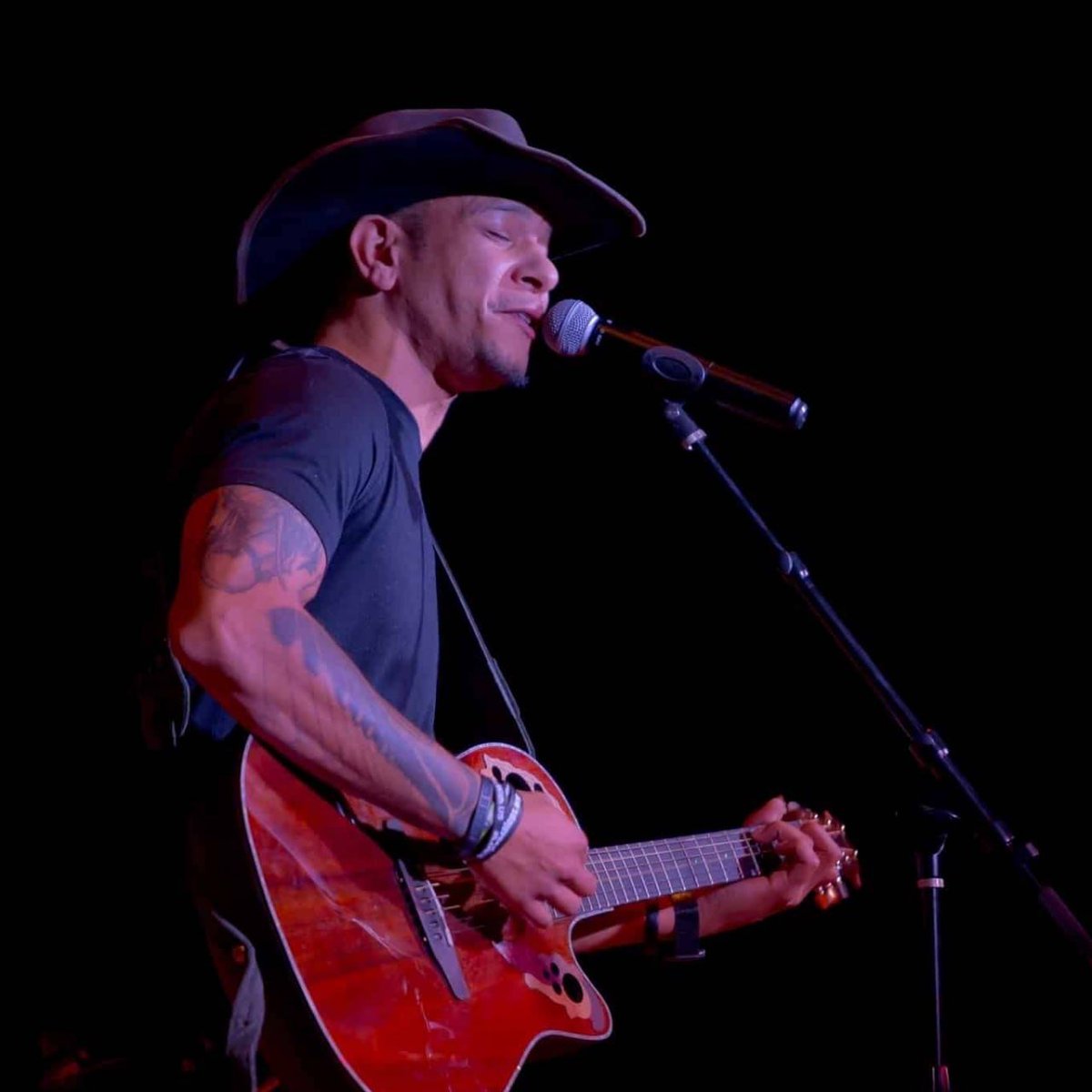 ilanTrkmenuvof's tweet photo. Robert C. #A0162 
🇺🇸 Louisburg 
Country Singer / Songwriter
→ See more of him https://t.co/ZDmWgAWaaj https://t.co/6pYqr00kc6