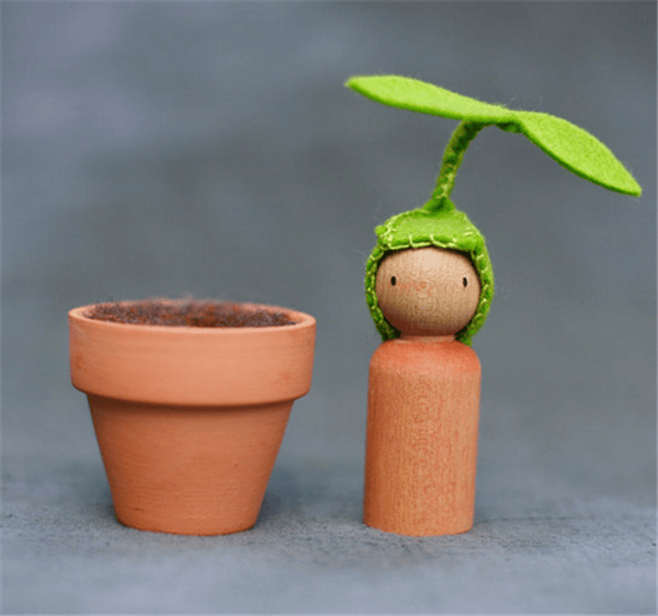 HaneNick88233's tweet photo. Just finished my mini felt succulent pot! No green thumb needed, perfect tiny decor for my desk  #Handmade https://t.co/iJSV01crdo