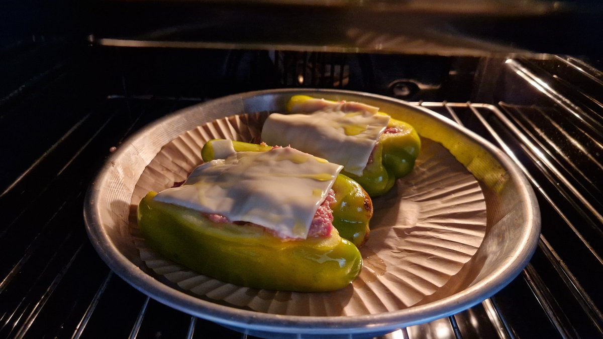 smilingPamPam's tweet photo. Chef👨🍳 #Babbo oggi propone "puparuol imbottiti"!
#Family 💞 in #Milan https://t.co/qtNuRdDUMH