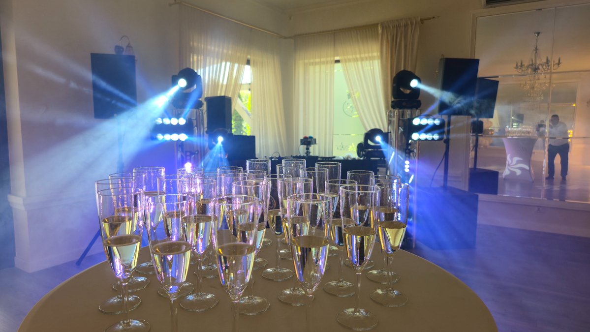 DJ_Raf_Party's tweet photo. Kolejna realizacja weselna w ten piękny słoneczny dzień na nowym szlaku imprezowym i w nowym miejscu. 
Dzisiaj sakramentalne tak ❤️💍❤️ powiedzieli sobie Ula 👰‍♀💕🤵‍♂Damian

Hej Wesele! 🥂💃🕺🥂

#djnawesele #djnaweseleolesnica #djweselny #djolesnica #wodzirejnawesele https://t.co/QbELl5va06