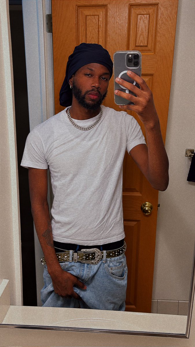 __IDOESTHIS's tweet photo. Pretty boy who #GoodMorningX #SelfieSunday #blackGayTwitter😮‍💨 https://t.co/6b5N4WbNIB