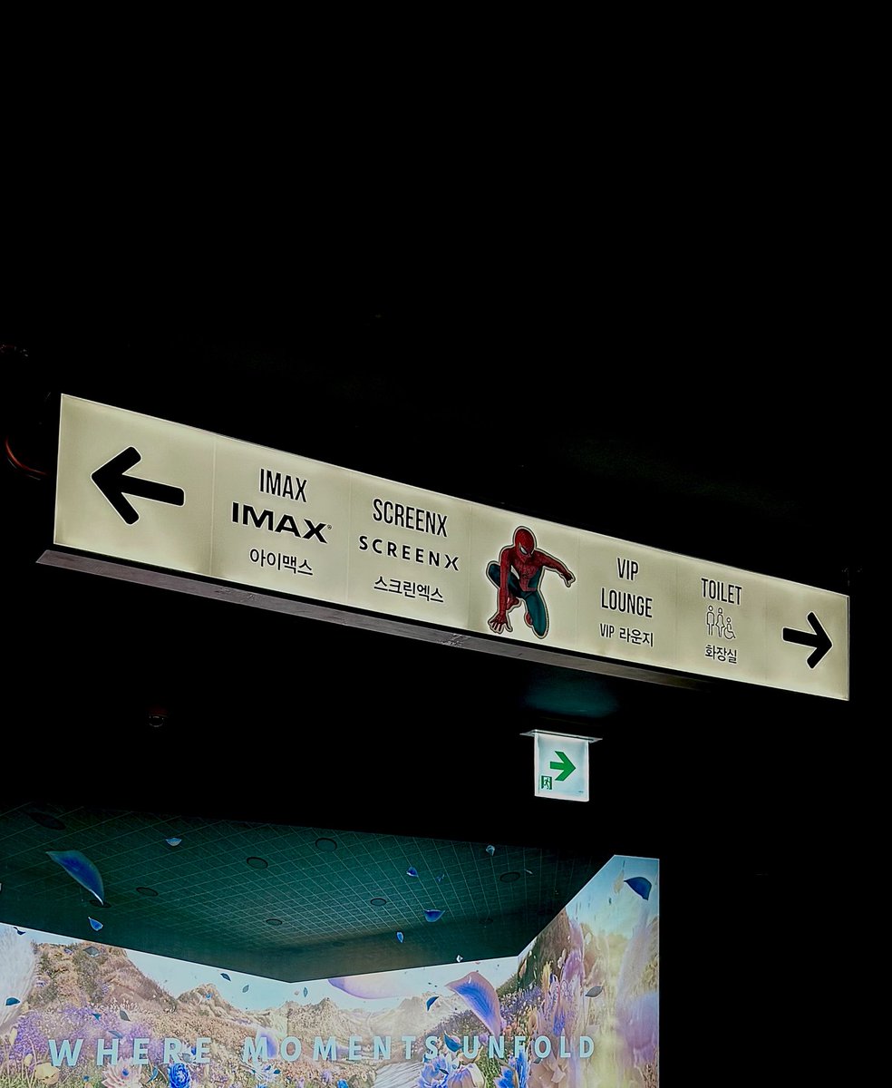 Leeeee_0_0's tweet photo. 셀프 감자상영회(그냥 감자인형키링 사가지고 가서 브뉴데 보고왔다는 뜻) https://t.co/1xRFu99AVn