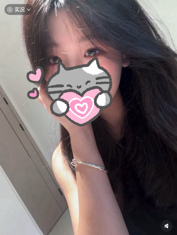 Nikypoo0622's tweet photo. 有人要锐评我高中生16岁的福哦🦋 

要的来噢…..我直接发啦

看完不许说它黑！！赶紧来～😇😇 https://t.co/Kqg2kRbqKY
