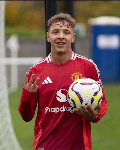 bilgiscout's tweet photo. Manchester United'ın genç yeteneği Amir İbragimov radarınızda mı? 🔴🇷🇺 18 yaşındaki Rus hücum oyuncusu, geleceğin yıldız adayları arasında gösteriliyor. Kırmızı Şeytanlar'daki gelişimini kaçırmayın! 🔥⚽️  
#AmirIbragimov #ManchesterUnited #MUFC #Wonderkid #Football https://t.co/HEXN3UIMj2