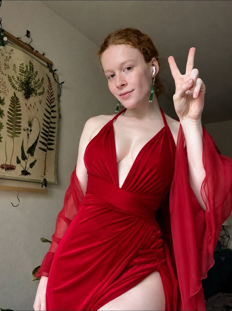 TransCharlott33's tweet photo. ❤️ Romantic
A trans girl with a big heart, looking for genuine connection, loyalty, and something real. 🏳️‍⚧️❤️#trans https://t.co/ctK7tB7xU4