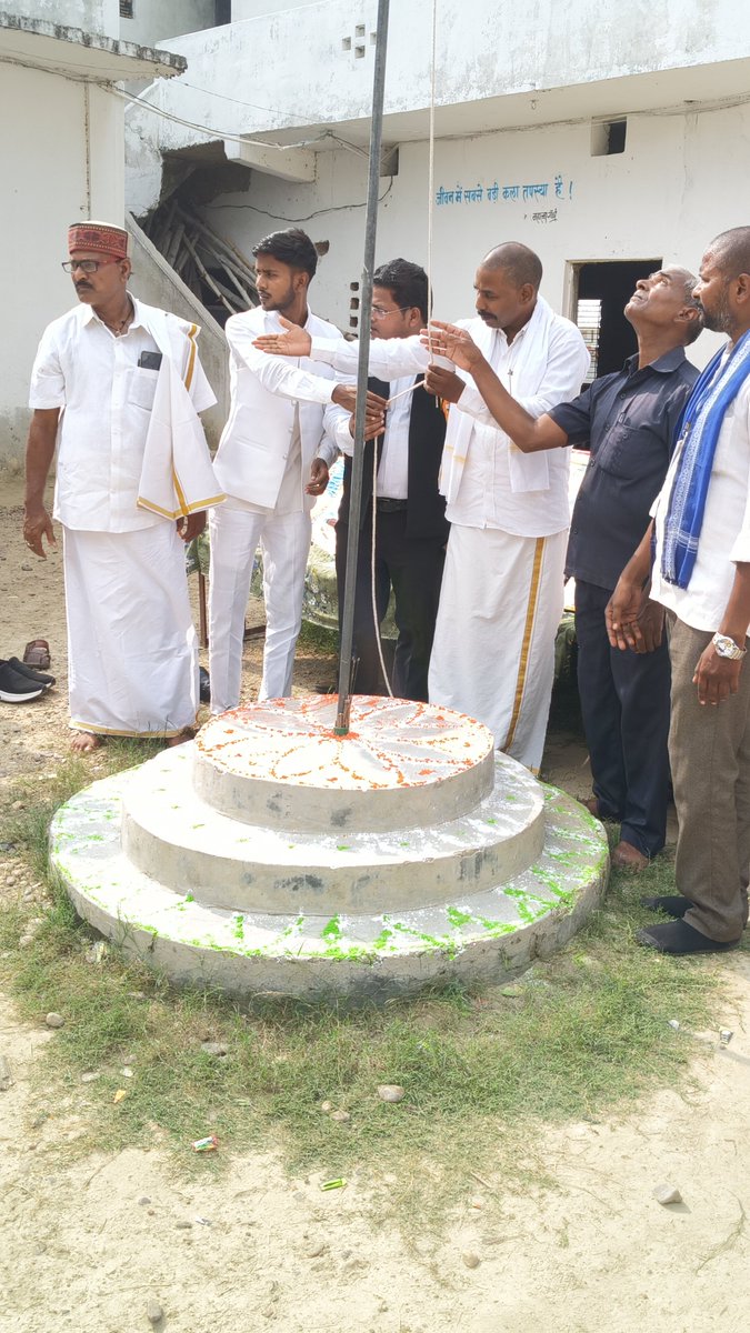 GurujeeL23057's tweet photo. 15 अगस्त 2026 को परम पूज्य तत्वदर्शी सम्यक महाराज जी मुख्य तिथि बनाकर पहुंचे जिसमें अध���यक्षता करते हुए सिद्धार्थ प्राण बाहू अपनी वाणी से लोगों को संबोधित किया https://t.co/RTu3XHtRbY
