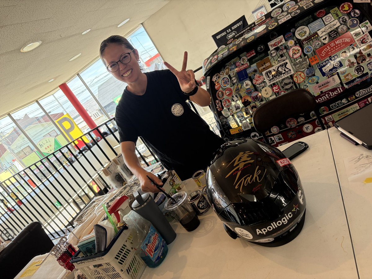 19770929TK's tweet photo. ใขใใใฌใฌใผใธๅ็ฐๅบใซ
ใใพใใพๅฏใฃใใ
PINSTRIPING SIGNPAINTING
THE KALIFORNIAใใใๆฅใฆใใใฎใง
MyHelmetใซๆธใใฆ้ ใใพใใ๐คฉ
ใใกใใงใ๐่ถ
ใใใใใ๐
ใใถใคใณ่ฟทใใพใใใ่ฒใ
ใจ็ธ่ซใซไนใฃใฆใใใฆใใใใจใใใใใพใใใ
#THEKALIFORNIA
#PINSTRIPING https://t.co/lrgX8JihN0