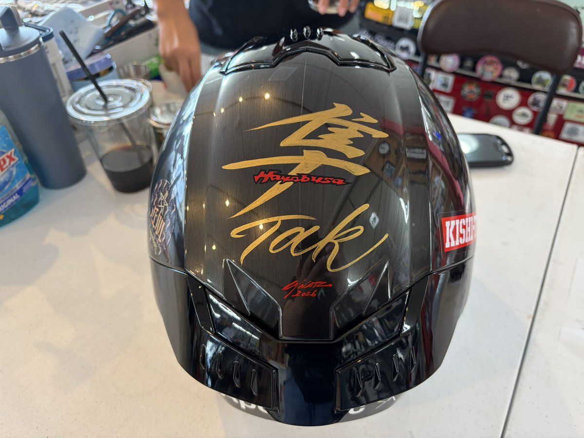 19770929TK's tweet photo. ใขใใใฌใฌใผใธๅ็ฐๅบใซ
ใใพใใพๅฏใฃใใ
PINSTRIPING SIGNPAINTING
THE KALIFORNIAใใใๆฅใฆใใใฎใง
MyHelmetใซๆธใใฆ้ ใใพใใ๐คฉ
ใใกใใงใ๐่ถ
ใใใใใ๐
ใใถใคใณ่ฟทใใพใใใ่ฒใ
ใจ็ธ่ซใซไนใฃใฆใใใฆใใใใจใใใใใพใใใ
#THEKALIFORNIA
#PINSTRIPING https://t.co/lrgX8JihN0