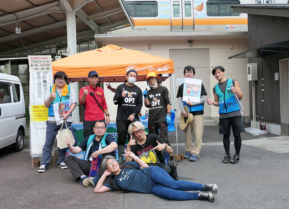 enjun_ome's tweet photo. 奥多摩マナーアップキャンペーン、9日間にわたる活動の最終日！

増水した川で遊泳禁止を呼びかけながら、茂みに隠れたごみや大きなごみを回収。鳩ノ巣渓谷ではスタッフだけでは対応できず、110番する場面も。

雨で3日間中止となったものの、実施した6日間は水難事故ゼロ！

連日、現場に立ち続けた皆さん、本当にお疲れさまでした！

#奥多摩町 #氷川渓谷 #鳩ノ巣渓谷 #マナーアップキャンペーン
