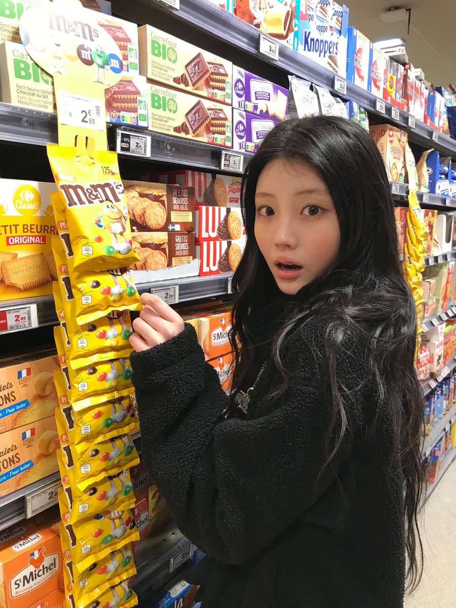 twoonehee's tweet photo. 여행갔다고 인증샷찍어오는 여자친구넴,

아 긴귀고싶어 아 코피터져 아개좋아씝.. https://t.co/YyDH5iRZJe