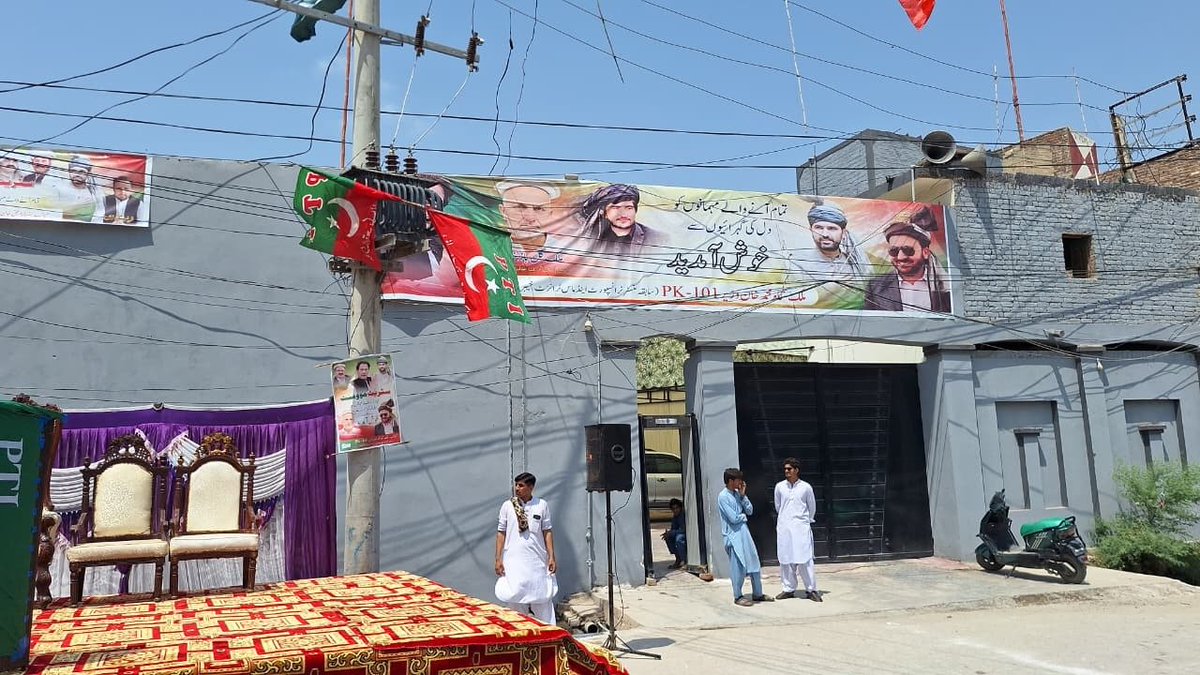 YarMKNiazi's tweet photo. وزیرِ اعلیٰ خیبر پختونخوا محمد سہیل خان آفریدی کی اسٹریٹ موومنٹ کے سلسلے میں بنوں آمد پر شاندار استقبال کی تیاریاں جاری ہیں۔ بنوں شہر کے مختلف مقامات پر استقبالیہ کیمپس قائم کیے گئے ہیں۔

ان شاء اللہ، وزیرِ اعلیٰ محمد سہیل خان آفریدی کی قیادت میں آج ہونے والی اسٹریٹ موومنٹ تاریخی  ہوگی۔

#CMKP #SohailAfridi #StreetMovement #Bannu #ReleaseImranKhan