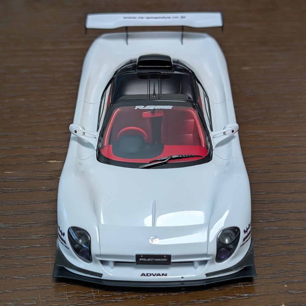 MM_Labs_24's tweet photo. 1/24 RE雨宮 GReddy 6 '00 White Color完成🎉
言わずと知れたRE雨宮の魔改造AZ-1。2001年の東京オートサロンに出展された仕様をイメージしました。
実車リスペクトでAZ-1と962Cのプラモデルの部品を使いつつ、メインのボディはデジタルでモデリングして3Dプリントしたものです。
かっこよすぎる…！ https://t.co/bfFtmpp5K5