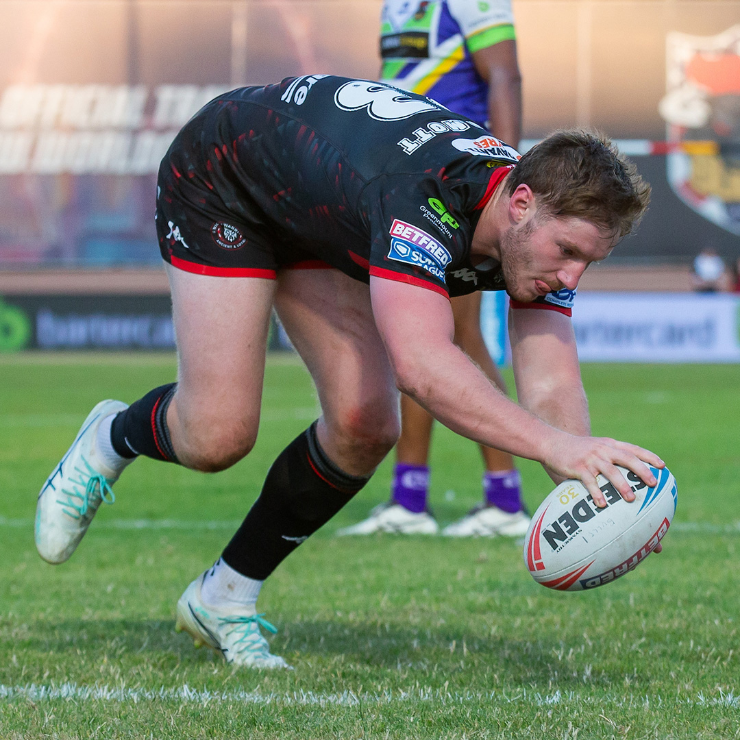 WiganWarriorsRL's tweet photo. The Try β‘οΈ The Celebrations.
Kian McDermott acrobatically scored his second try of the season in Round 23.
#WWRL #SLBRAWIG https://t.co/vJ1JUEuG7J