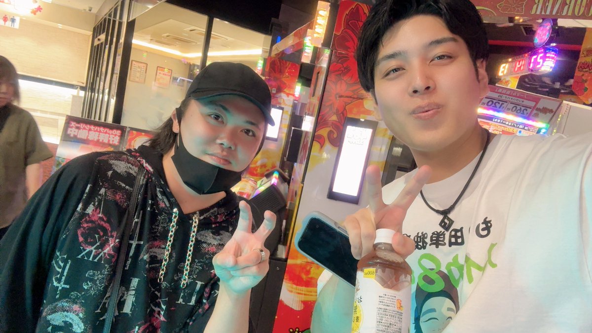 take_0338's tweet photo. キャッスル大金店にゆっきーともり田くんのW来店だったから行ってきた✌️

12本投資の回収0やったからキング観光サウザンド栄若宮大通店に移動してきた！

#スロット
#はなはな https://t.co/INACz9XARI