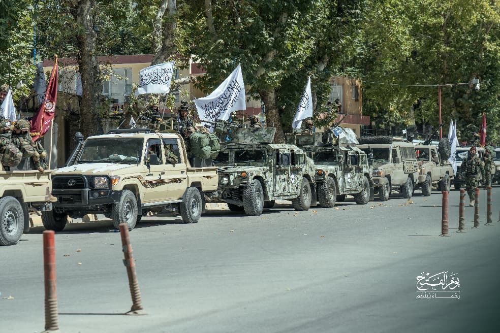 MazarAirForce's tweet photo. #اسد٢٤ یوم‌الفتح
#رُحَمَاءُ_بَيْنَهُمْ
آلبوم تصویری مشترک سه‌گانهٔ قطعات (وزارت دفاع، وزارت امور داخله و لوی ریاست استخبارات)! https://t.co/Aq5sAJ75Dy