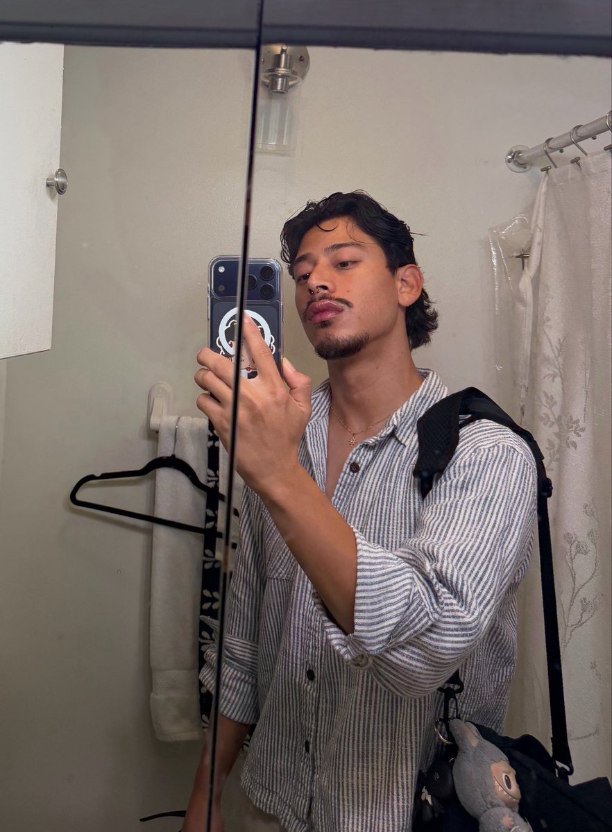 ratthew444's tweet photo. hair is growing in https://t.co/u4gO0kh728
