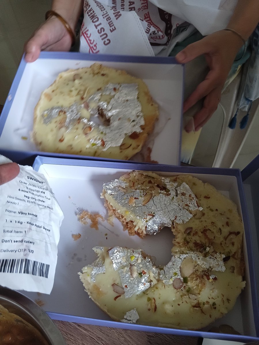 VijayKu97's tweet photo. @Swiggy Is this how you deal with customer. I ordered a Kesar Malai Ghewar and received normal Malai Ghewar. 
Your AI chatbot says sorry and no refund, even no talk to any agent. @zomato is much better in this. #swiggy #food #zomato @Tukaram_IndIAS https://t.co/jSaxnpIcOs