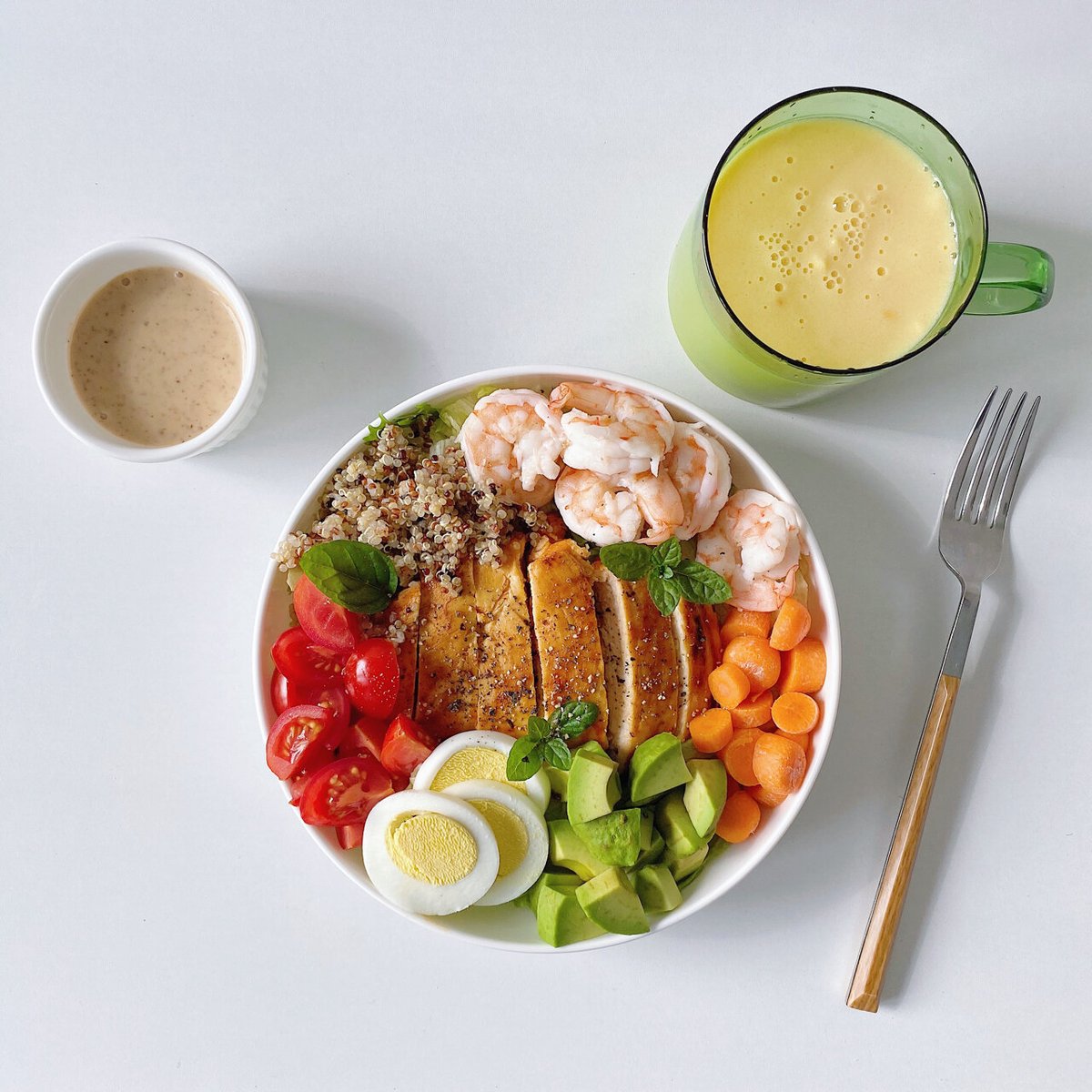 IfeomaOsoba's tweet photo. This 300-calorie chicken u0026 veggie bowl is perfect for lean gains! Grilled chicken, roasted broccoli, cherry tomatoes + a squeeze of lemon—tasty, filling, and on track for weight loss. https://t.co/a6OLA1nBiH