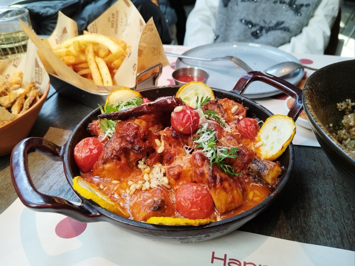 w345j27DMXVQH's tweet photo. Craving late-night street snack vibes Spicy, crispy fried skewered veggies and meat hitting different after a long day  Who’s grabbing a bite on the street tonight https://t.co/zA8nrTnACI