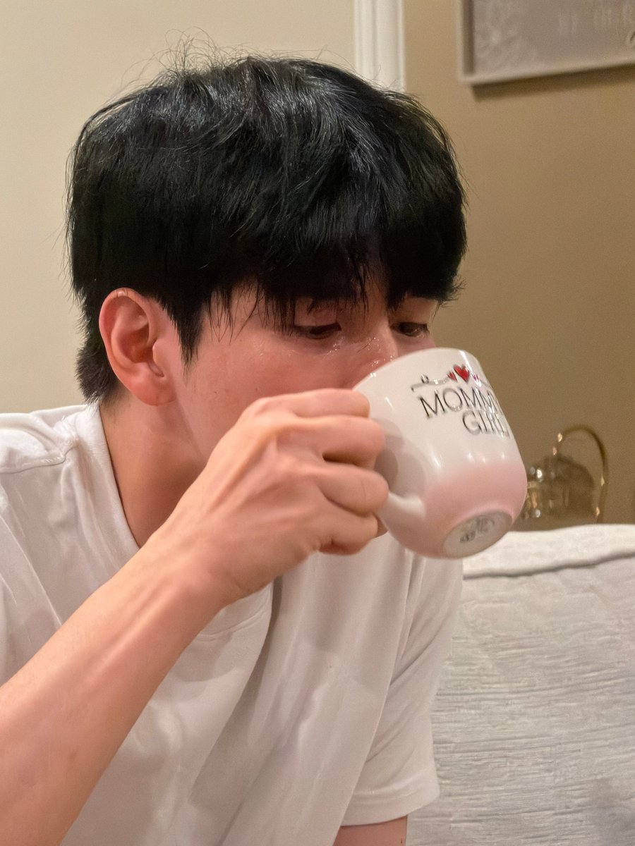 WANNABOND's tweet photo. 260816 (KST) ChitChat Update #옹성우 

📸 by: #황민현 

#WannaOne #워너원 https://t.co/8B231xrAzS