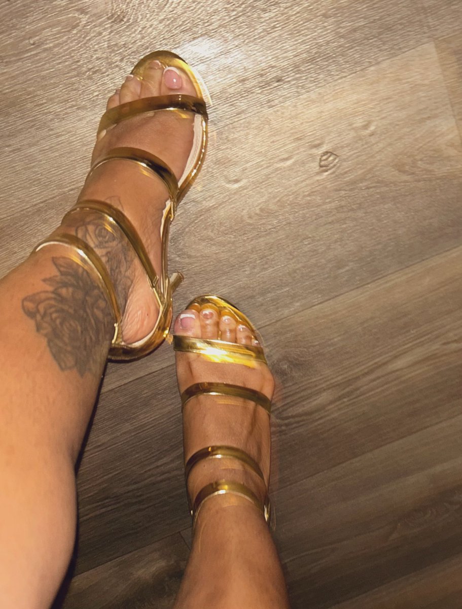 QueenEanom's tweet photo. 5:00am 💛 who’s up 😏 #feetfetısh #feetlovers #feetworshi̇p #feetcontent #feetdaddy #FeetSeller #feetfetıshly #feetmen #LATENITEACTIVIES #prettyfeet #feetfindom #soles https://t.co/bxcTINYTH3