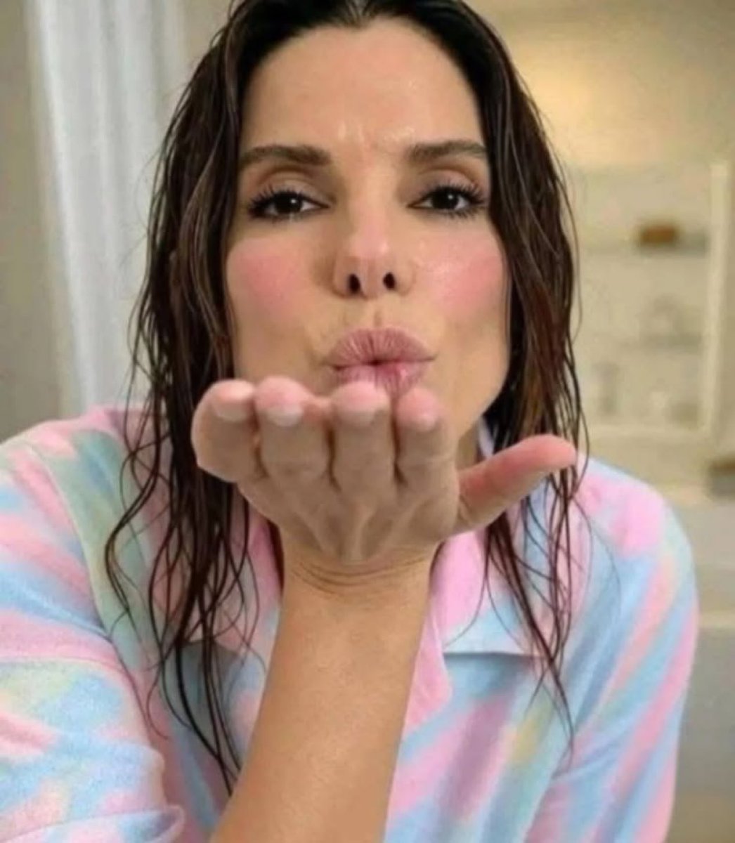 sandrabulld55's tweet photo. My kiss 👄 for you is forever 👄♾️ https://t.co/BuwqFixU5a