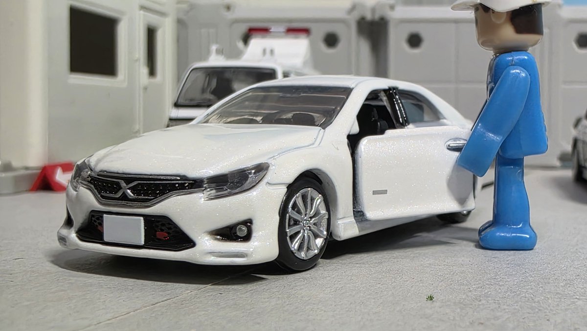 zefurann_96's tweet photo. 昨日発売のトミカプレミアム トヨタ マークX 覆面パトロールカーを購入しました！
ギミックの豊富さと作り込みに驚かされる1台です。めちゃおすすめ！！ https://t.co/pB9GqxtqXO