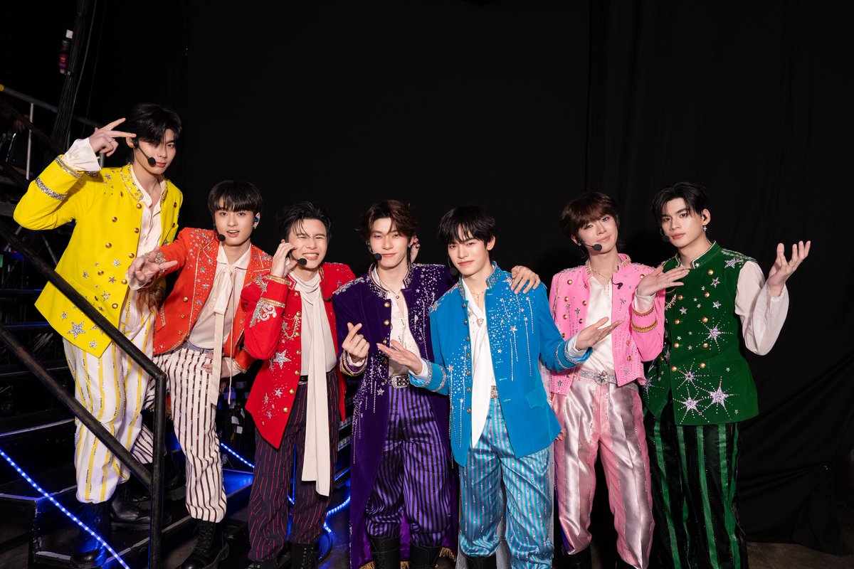 DuangWithYou's tweet photo. “ตี๋ตี๋” “ป๋อ” “นอร์ท” “อ๊อตโต้” “เวฟ” “ธีร์” “ฮิวจ์” พร้อมแล้วสำหรับงาน 𝐃𝐔𝐀𝐍𝐆 𝐆𝐎 𝐑𝐎𝐔𝐍𝐃 𝐂𝐎𝐍𝐂𝐄𝐑𝐓 Presented by True5G DAY2 🎪✨

DUANG GO ROUND DAY2
#DuangConcertDay2 https://t.co/tTVooSUptS