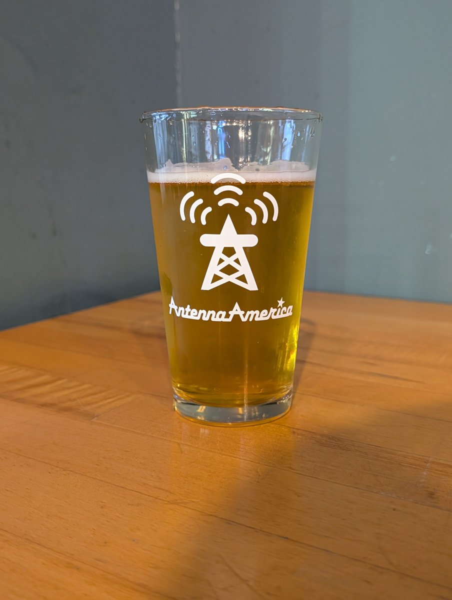 TAKURY0's tweet photo. 久しぶりのCoronado。前はウイスクが入れてたけどビールの取り扱いは随分と減ってるね…Nogneもインポート辞めちゃってたんだ… https://t.co/4AnuBjFCkV