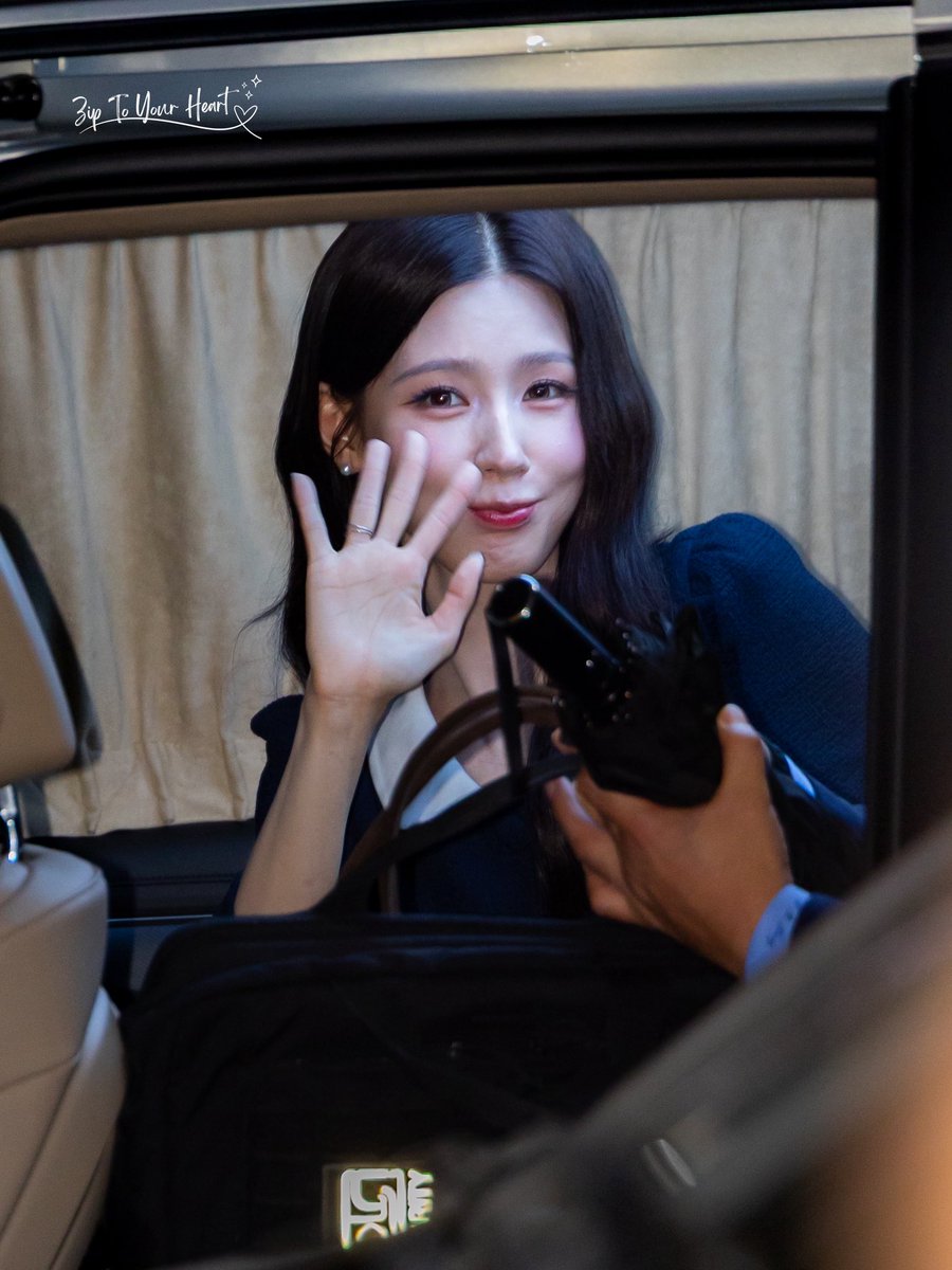 Zip_cmy's tweet photo. 260816
TAD FAB Shanghai POP UP

👋🏻
#idle   #아이들   #アイドゥル
#Miyeon #미연 #ミヨン https://t.co/7qr0U6Uspy