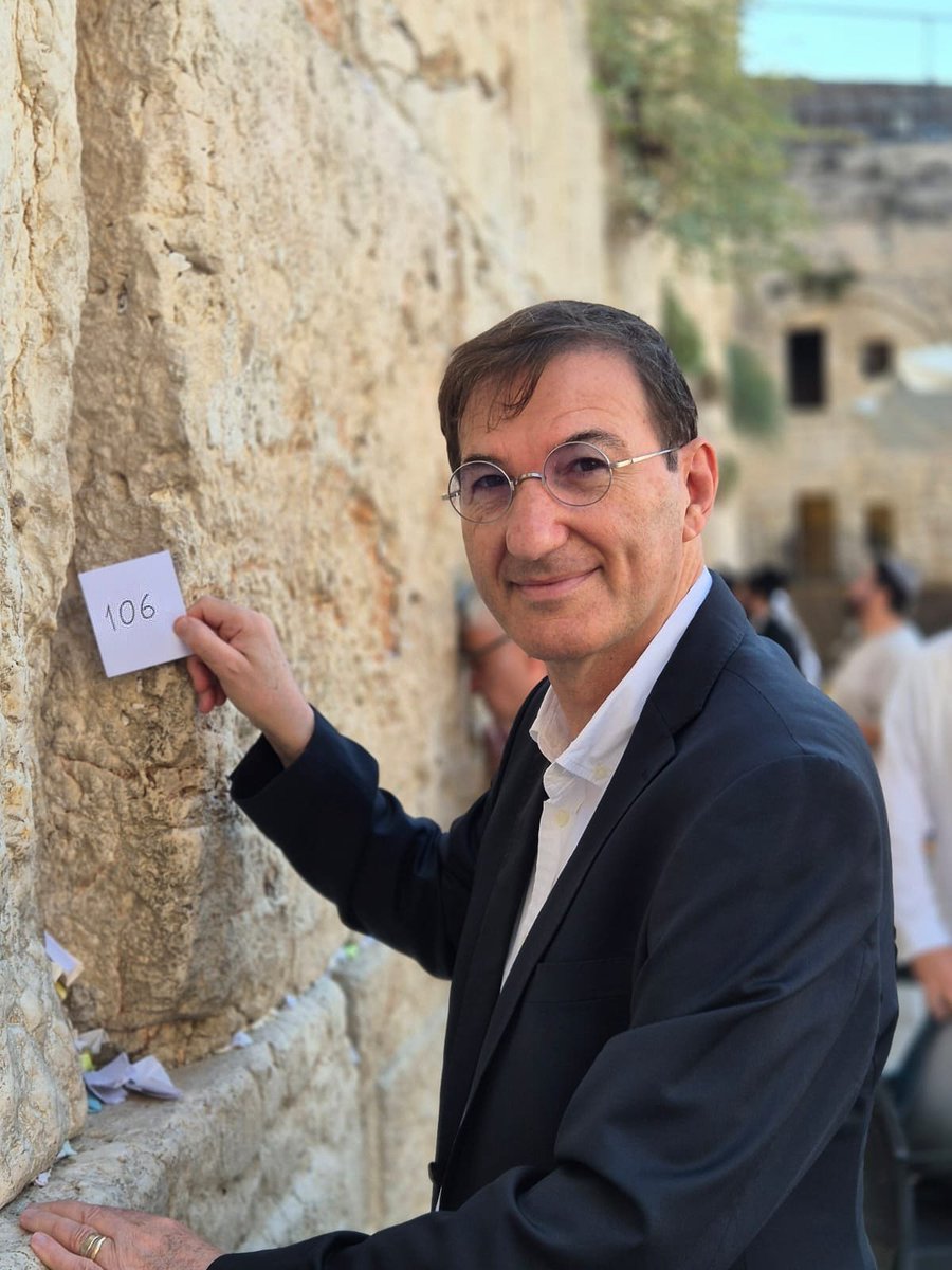 תומכי.ות ליכוד יקרים.ות, 
עת סליחות היא ולכן אבקש שתמחלו לי על כך שכיו"ר ועדת חו"ב פעלתי לפטור את החרדים בזמן שאתם.ן נטחנים.ות עד דק במילואים, ובתיכם, עסקיכם ומשפחותיכם קורסים.
כידוע לכם אני העני ממעש רק מילאתי הוראות.
ולכן במחילה אבקש הצביעו 106 או בגימטריה: פראיירים.