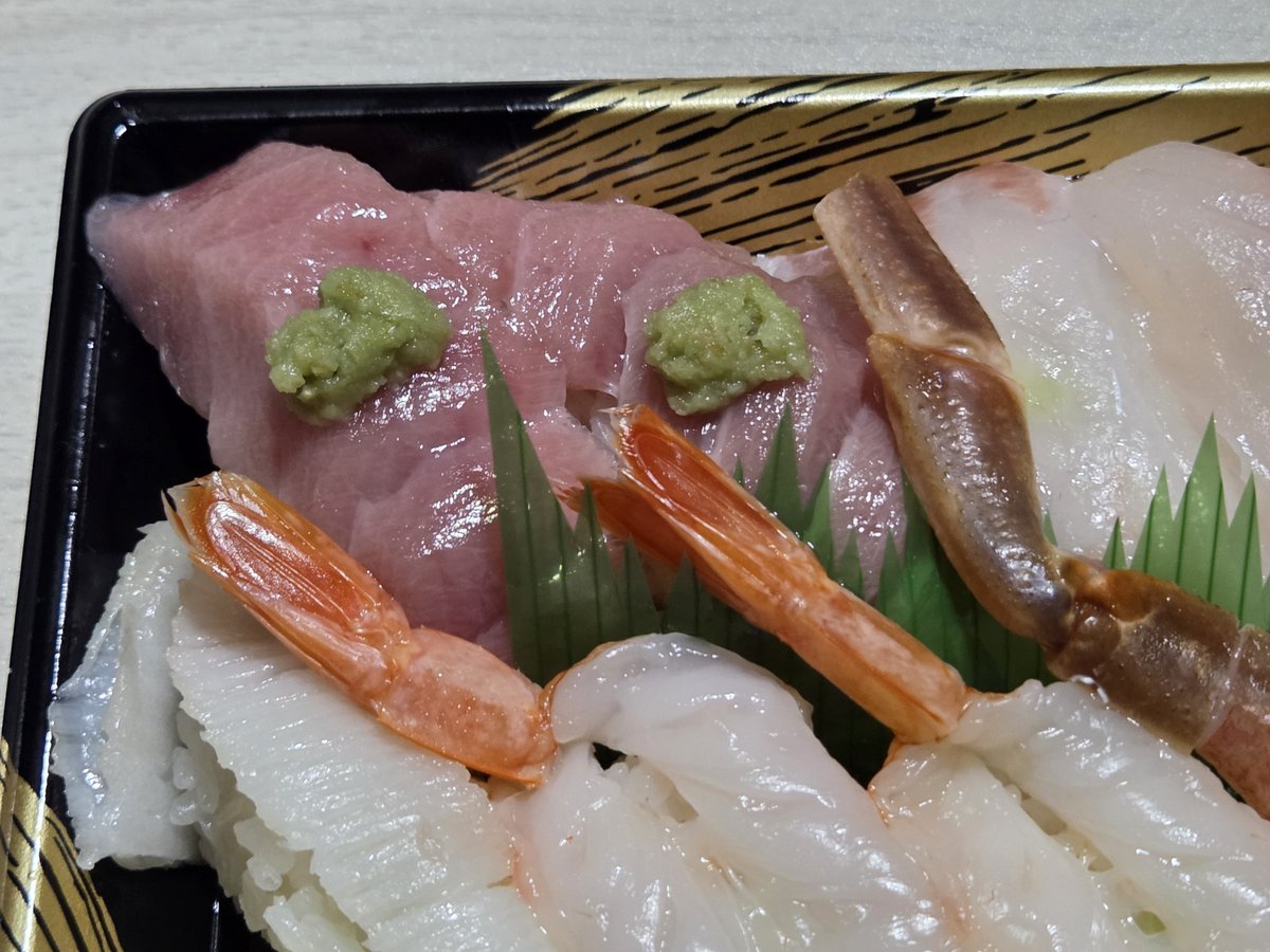 siseidou's tweet photo. 今日の晩ごはんは北海道のテイクアウト
お寿司取りに行ったらお盆休み最終日で激混みでした😅
#徳永羚海
#れみれたー https://t.co/32Q8dvkDd7