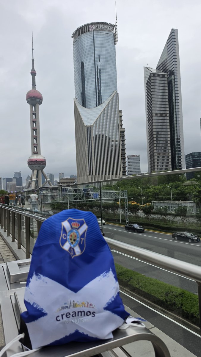 creamostuviaje's tweet photo. El apoyo a nuestro @CDTOficial es infinito. 

Hoy, desde la torre de La Perla, en Shanghái, junto a los nuestros 🏴󠁧󠁢󠁳󠁣󠁴󠁿💙🤍

#NosVamosConCreamos #CreamosTuViajeCDT https://t.co/dNoVwYaCXD