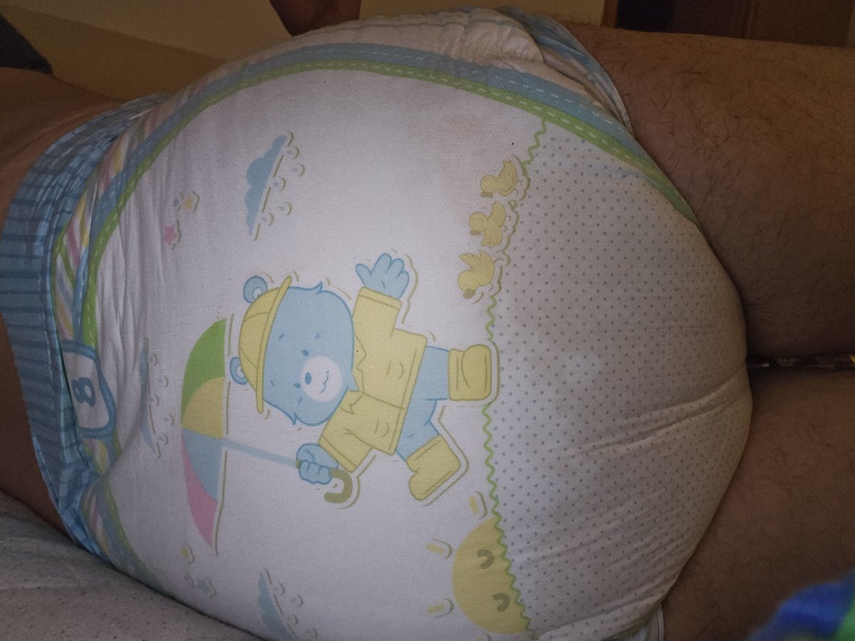 Windeljunge89's tweet photo. Hab beim spielen ganz vergessen das ich mal muss🥺alles in die Windel gegangen hoff keiner schimpft mich🥺👶🍼🩵🩷 https://t.co/eJaC0DSbYF