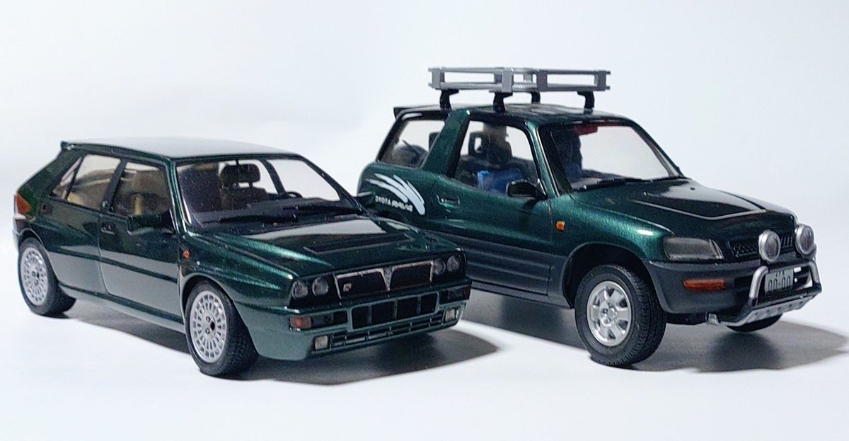 yama__car's tweet photo. ボディカラーはトヨタ用のタッチペン 6T3 ダークグリーンマイカメタリックを使用してます。

一番イメージしやすいのは初代RAV4の緑ですか。

コレね！コレコレ！

ダークカラーはディテールが見えなくなるので若干明るく補正しましたが、実際はこんな色です。

明色も暗色もカッコよく決まりますよ！ https://t.co/rzFwLpD3EE