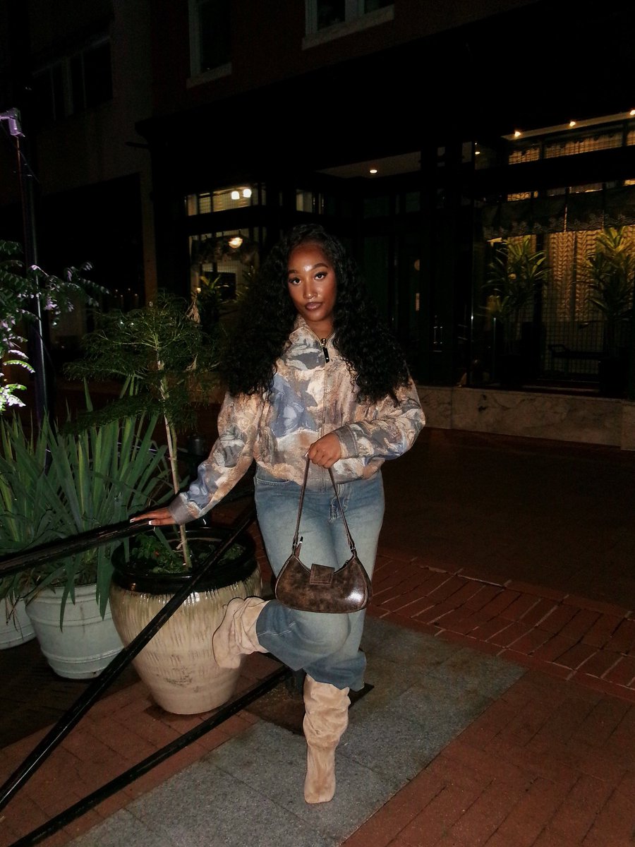 diaryofbrook's tweet photo. out and about! https://t.co/TyN8czIa3m